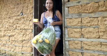 Famílias em vulnerabilidade alimentar recebem cestas através do Programa de Aquisição de Alimentos Jackeline Santos, beneficiárias do programa Bolsa Família
