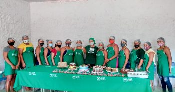 Mulheres da Vila Patauá se formam em cursos de Decoração de Bolos e Artesanato
